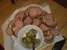 Tornedalsfalu med saltgurka.