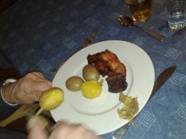 Fläsk och potatis med löksås.