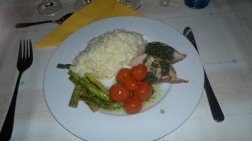 Fläskfilé med sparris- och getostrisotto.